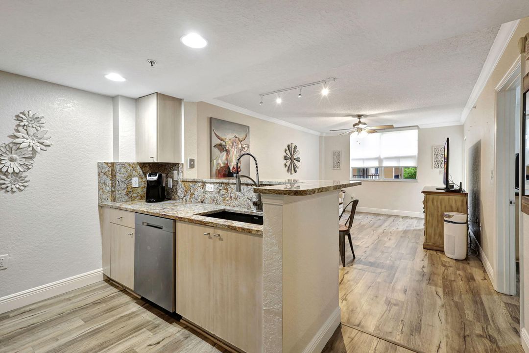 Active With Contract: $2,000 (1 beds, 1 baths, 662 Square Feet)