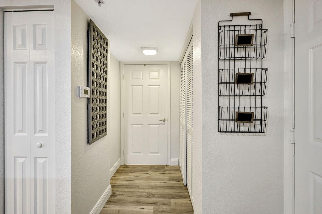 Active With Contract: $2,000 (1 beds, 1 baths, 662 Square Feet)