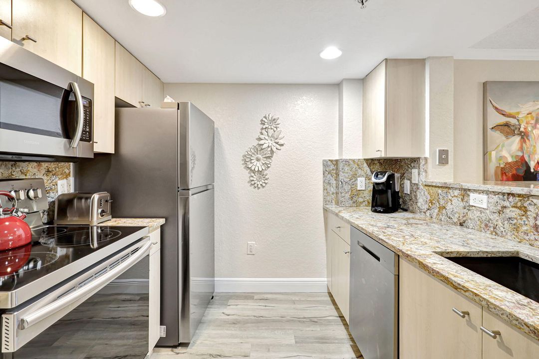 Active With Contract: $2,000 (1 beds, 1 baths, 662 Square Feet)