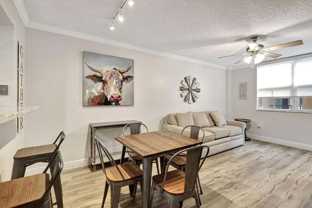 Active With Contract: $2,000 (1 beds, 1 baths, 662 Square Feet)