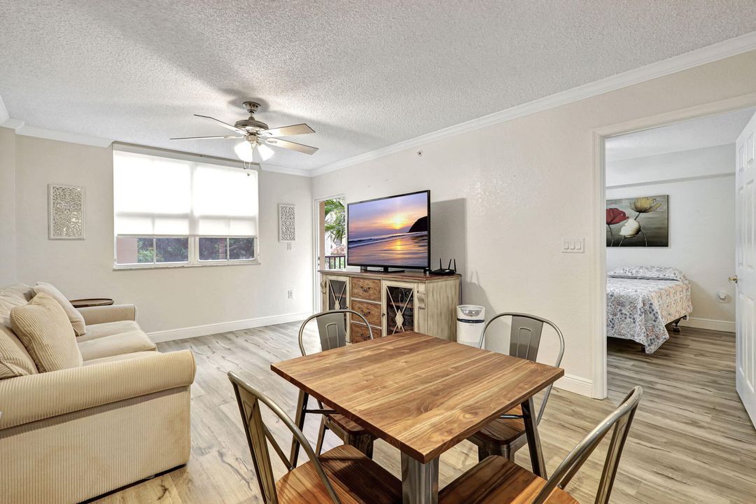 Active With Contract: $2,000 (1 beds, 1 baths, 662 Square Feet)