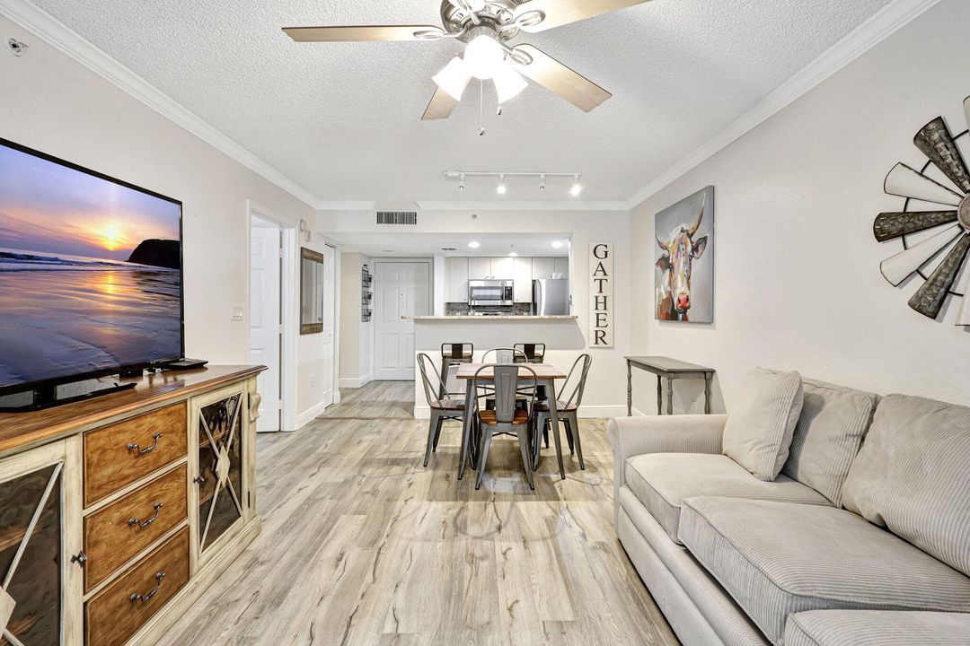 Active With Contract: $2,000 (1 beds, 1 baths, 662 Square Feet)