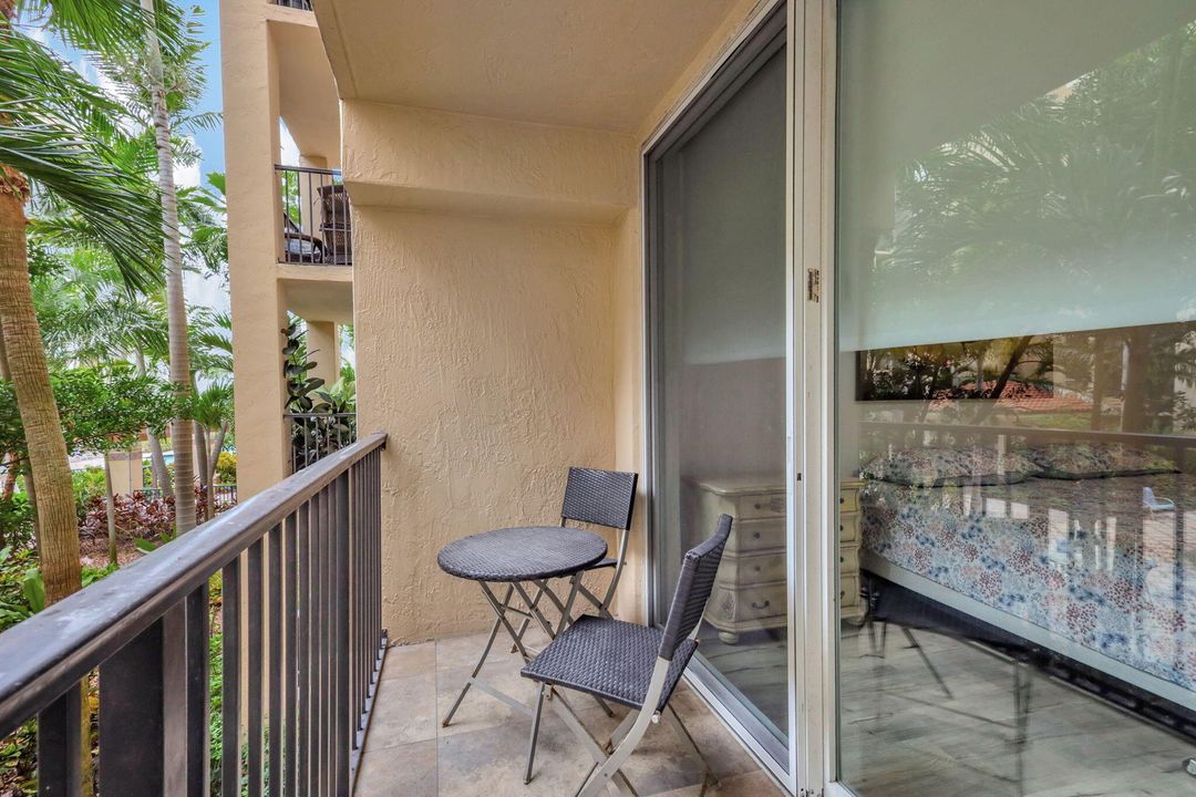 Active With Contract: $2,000 (1 beds, 1 baths, 662 Square Feet)