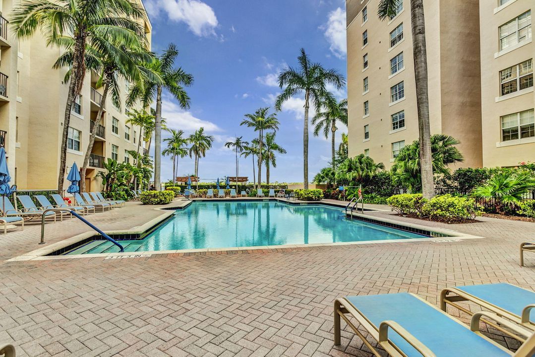 Active With Contract: $2,000 (1 beds, 1 baths, 662 Square Feet)