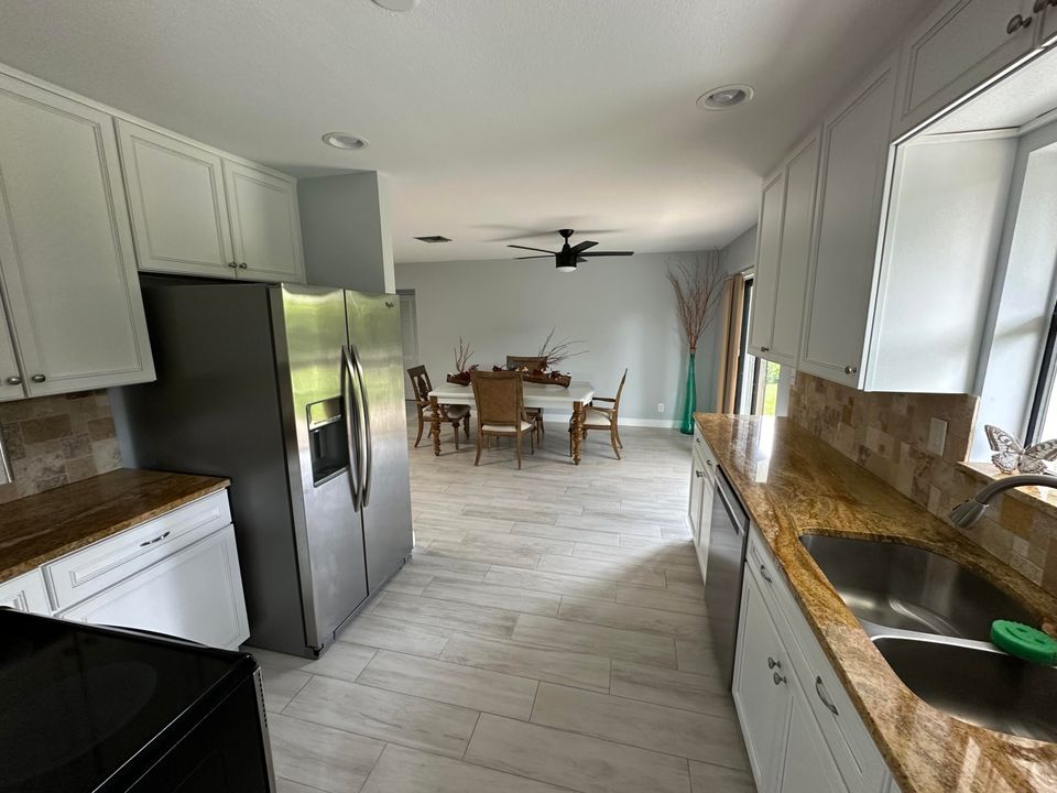 Active With Contract: $3,600 (3 beds, 2 baths, 1596 Square Feet)