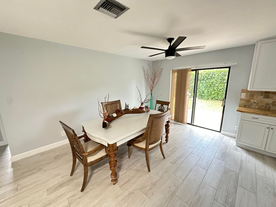 Active With Contract: $3,600 (3 beds, 2 baths, 1596 Square Feet)