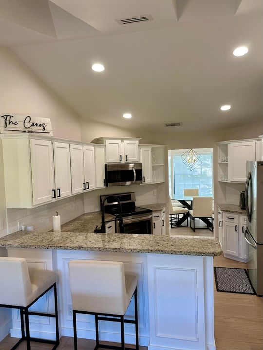 Active With Contract: $6,000 (3 beds, 2 baths, 1594 Square Feet)