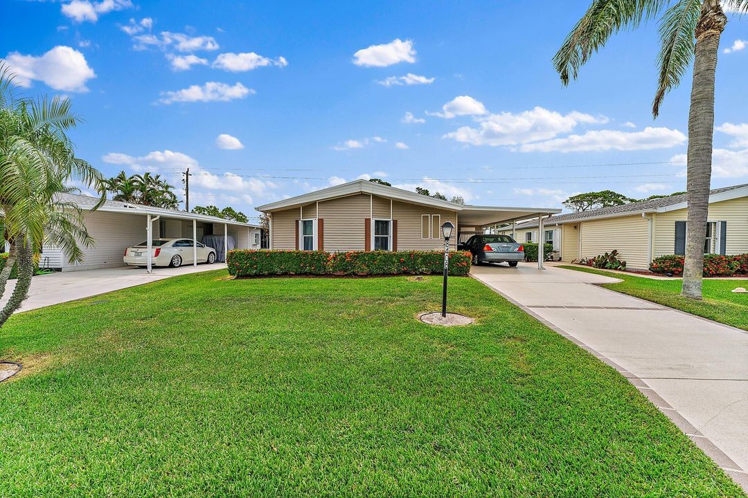 Active With Contract: $259,900 (2 beds, 2 baths, 1378 Square Feet)