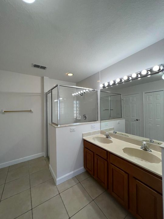 Active With Contract: $2,400 (3 beds, 2 baths, 1800 Square Feet)