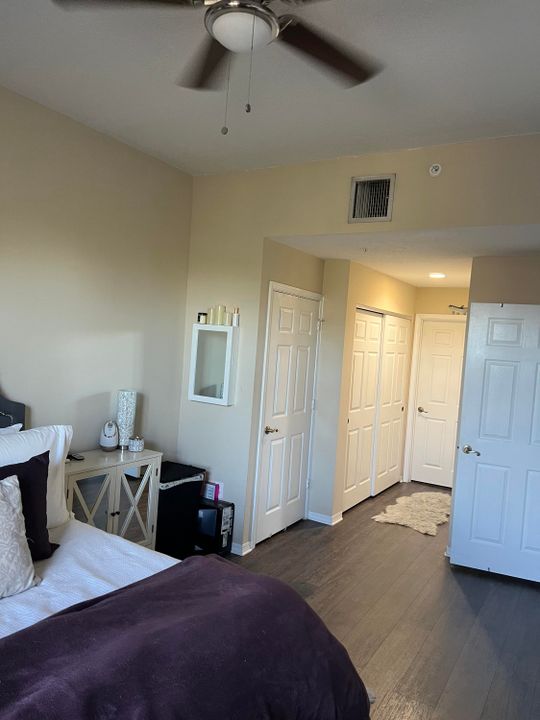 Active With Contract: $2,100 (1 beds, 1 baths, 719 Square Feet)