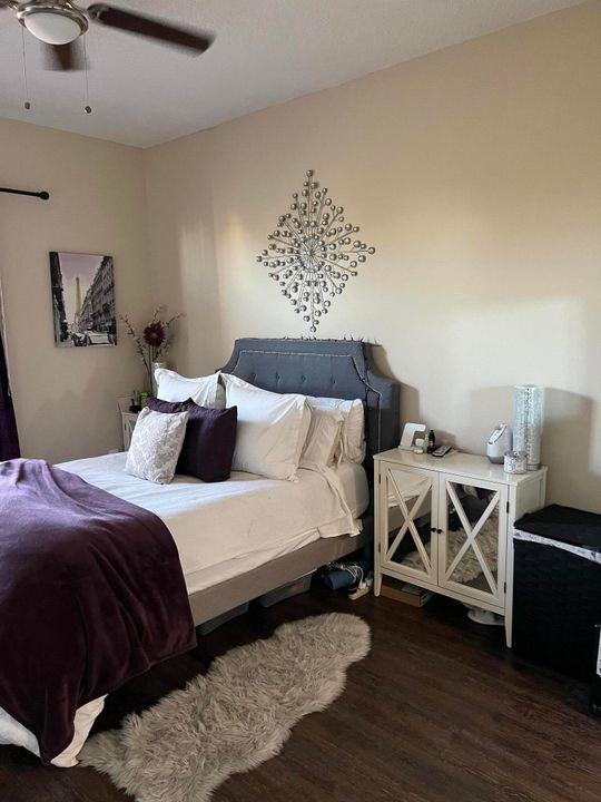 Active With Contract: $2,100 (1 beds, 1 baths, 719 Square Feet)