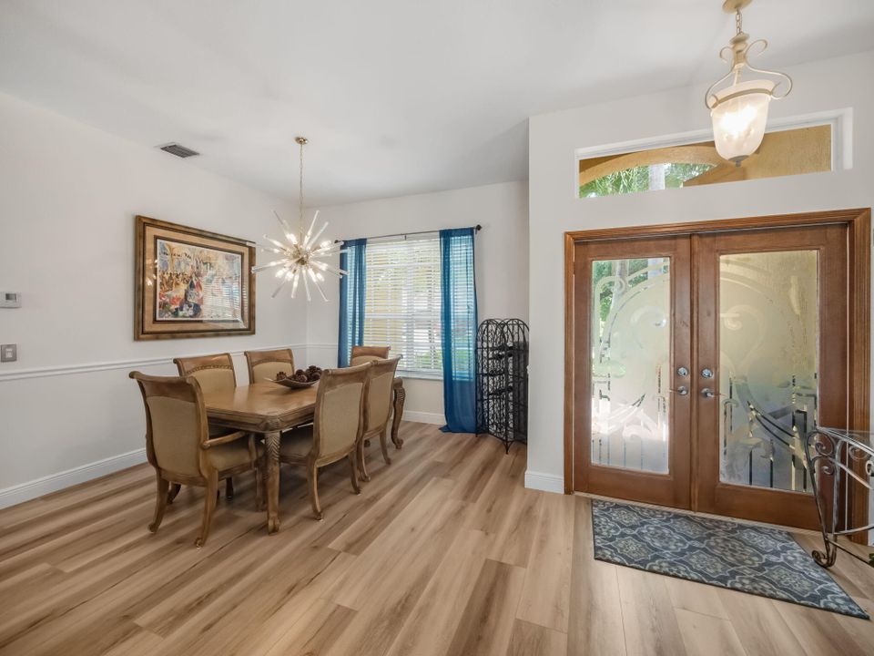 For Sale: $799,000 (5 beds, 2 baths, 2477 Square Feet)