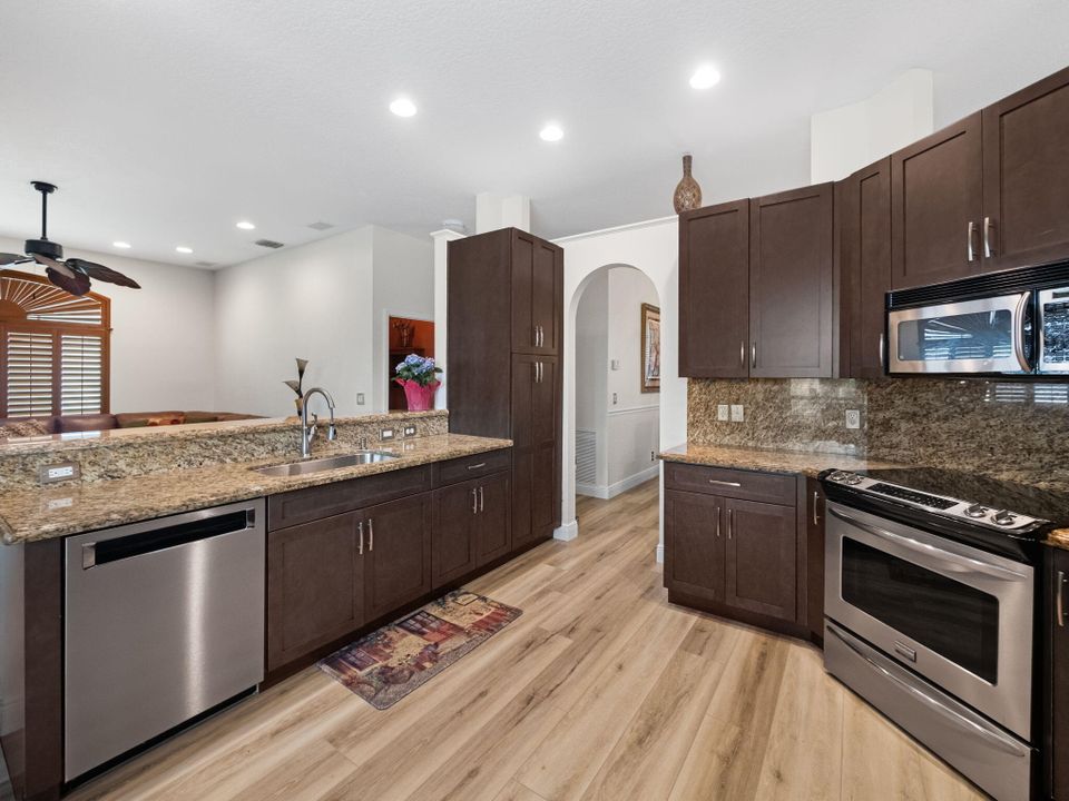 For Sale: $799,000 (5 beds, 2 baths, 2477 Square Feet)