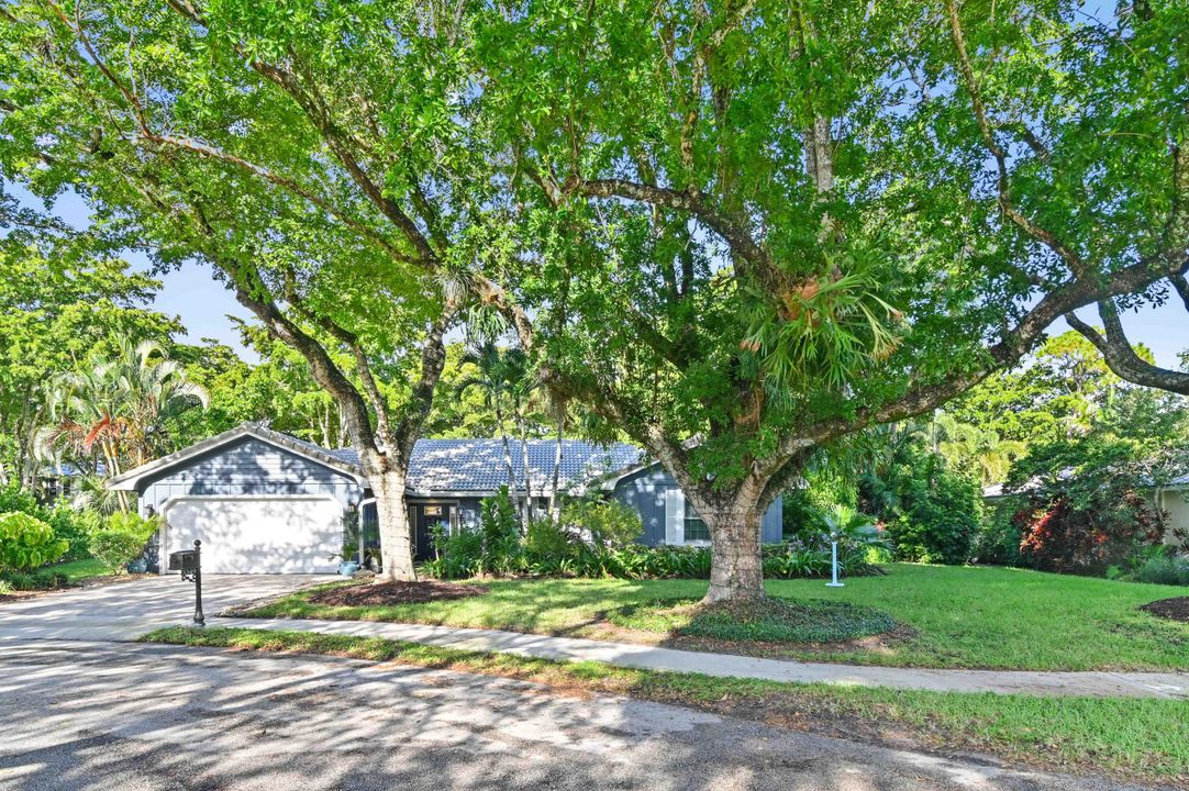 For Sale: $999,900 (3 beds, 2 baths, 2167 Square Feet)