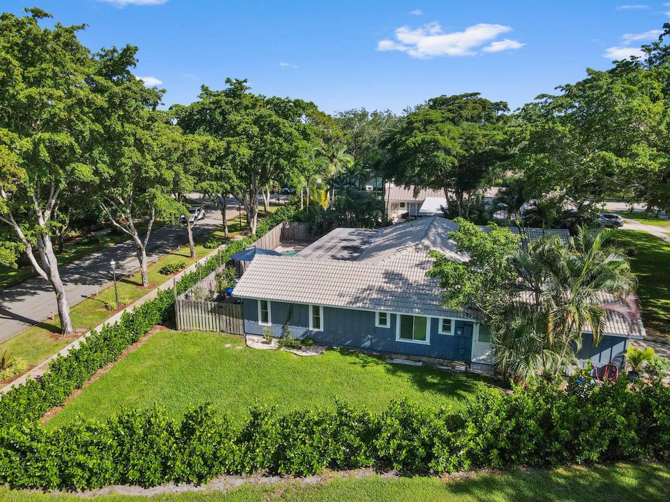 For Sale: $999,900 (3 beds, 2 baths, 2167 Square Feet)