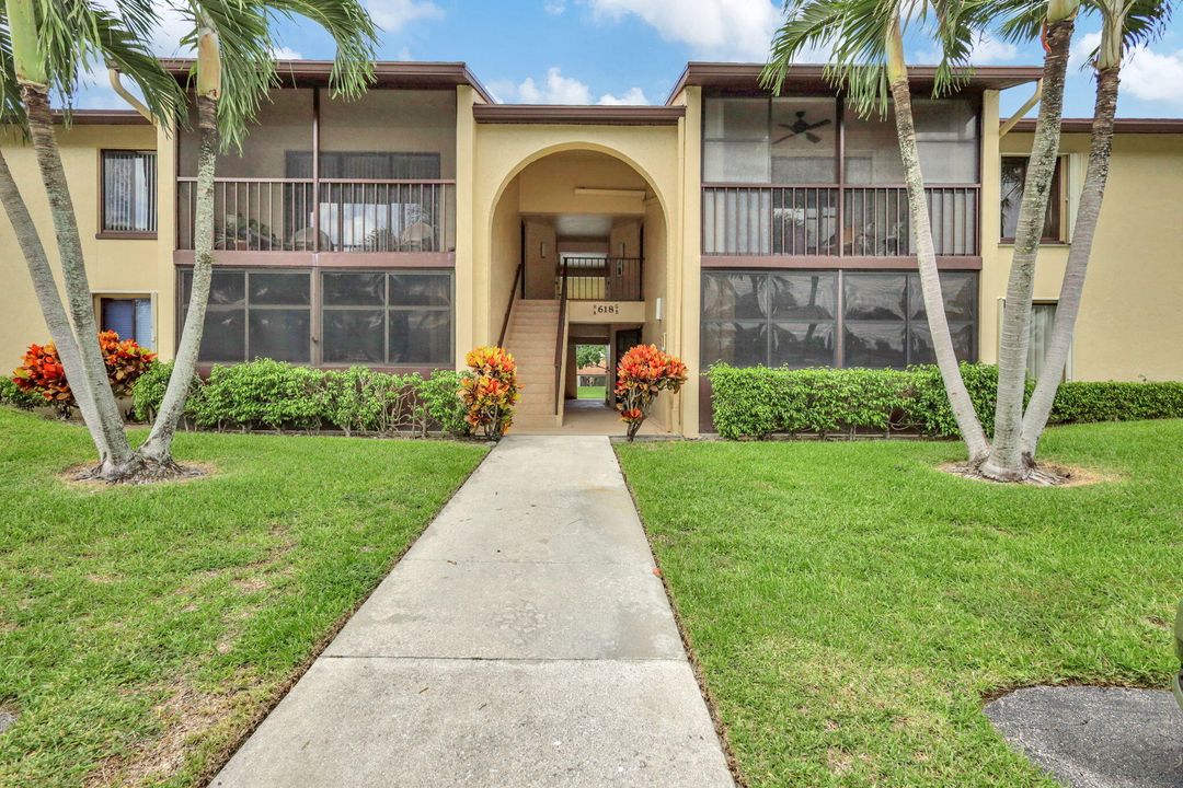 Recently Sold: $239,000 (2 beds, 2 baths, 1005 Square Feet)