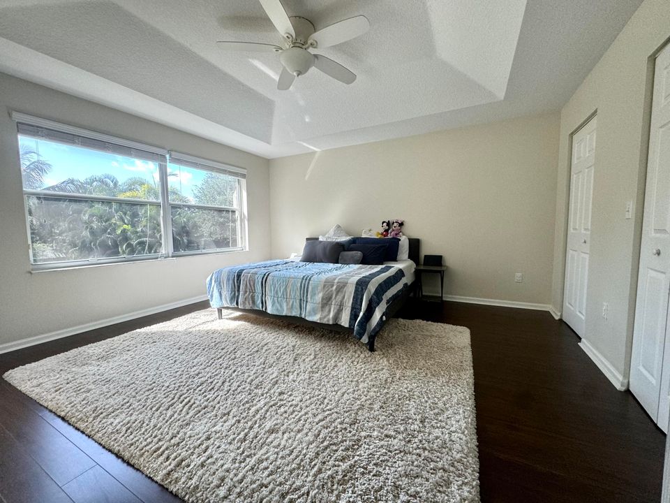 Active With Contract: $3,300 (3 beds, 2 baths, 2003 Square Feet)