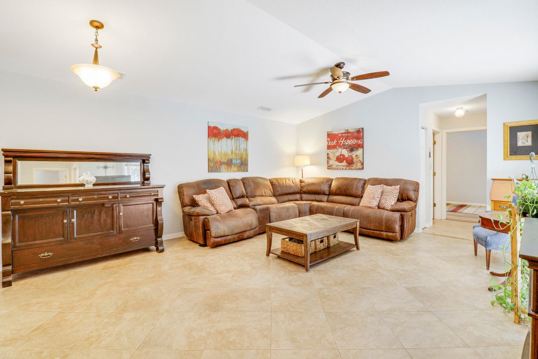 Active With Contract: $229,000 (2 beds, 2 baths, 1280 Square Feet)