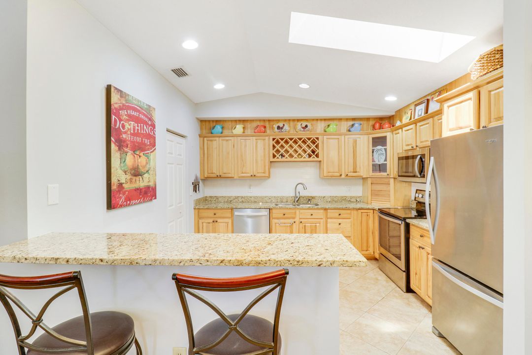 For Sale: $229,000 (2 beds, 2 baths, 1280 Square Feet)