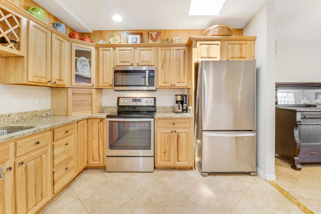 For Sale: $229,000 (2 beds, 2 baths, 1280 Square Feet)