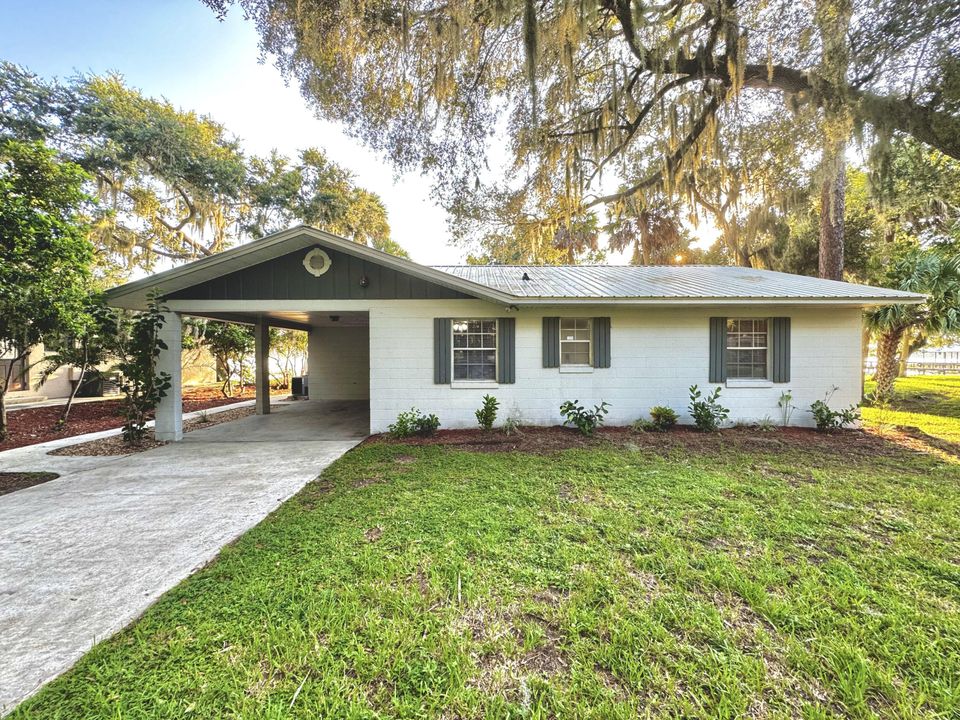 For Sale: $415,000 (3 beds, 2 baths, 1229 Square Feet)