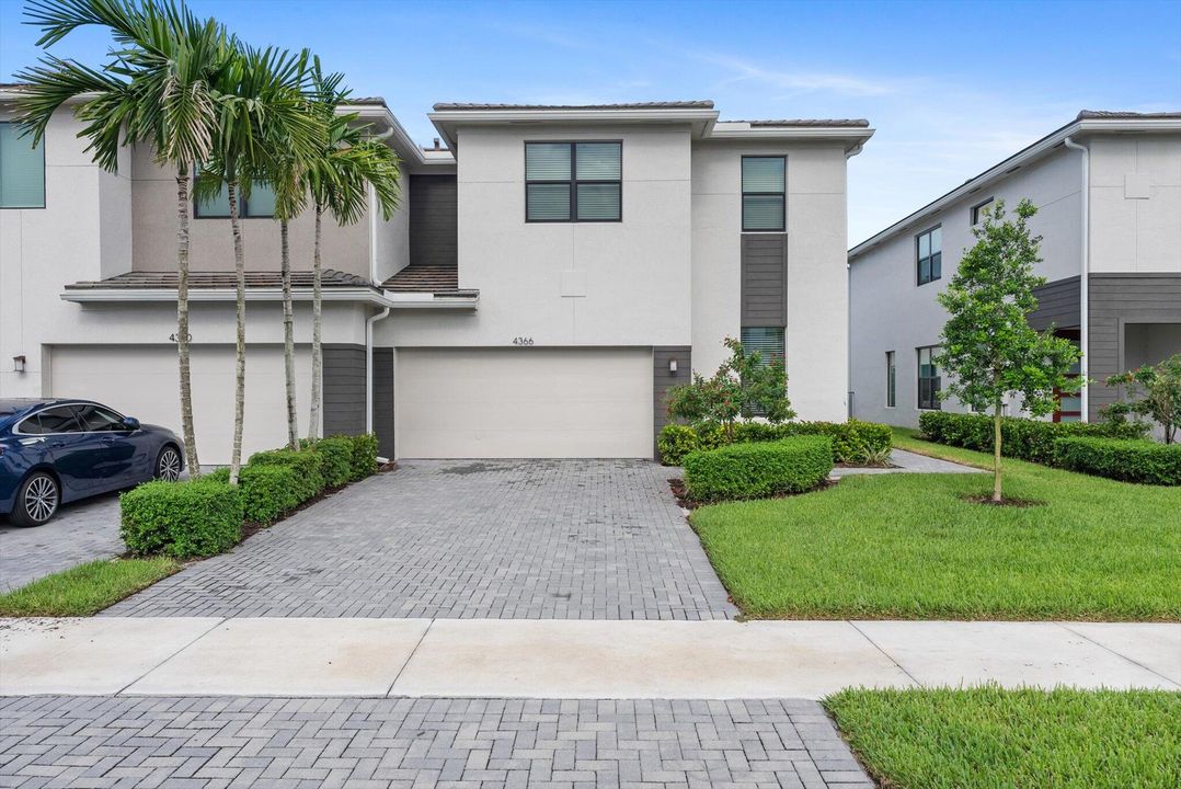 Active With Contract: $3,750 (3 beds, 2 baths, 2076 Square Feet)