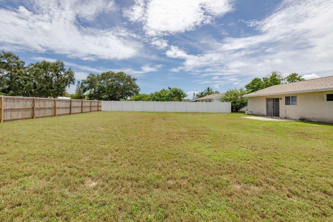 Active With Contract: $315,000 (3 beds, 2 baths, 984 Square Feet)