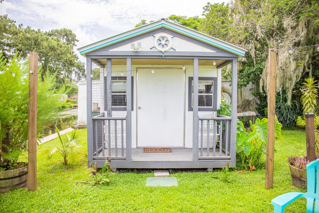 Active With Contract: $312,000 (3 beds, 2 baths, 1800 Square Feet)