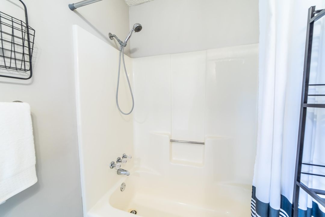 Active With Contract: $312,000 (3 beds, 2 baths, 1800 Square Feet)