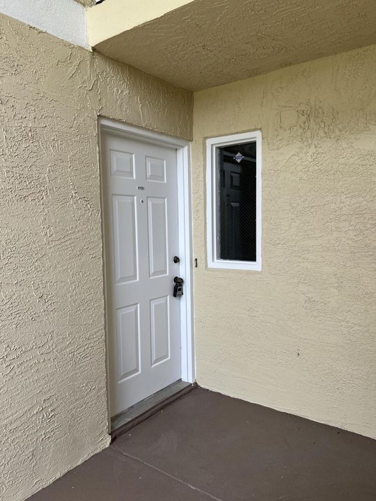 Active With Contract: $1,850 (3 beds, 2 baths, 921 Square Feet)