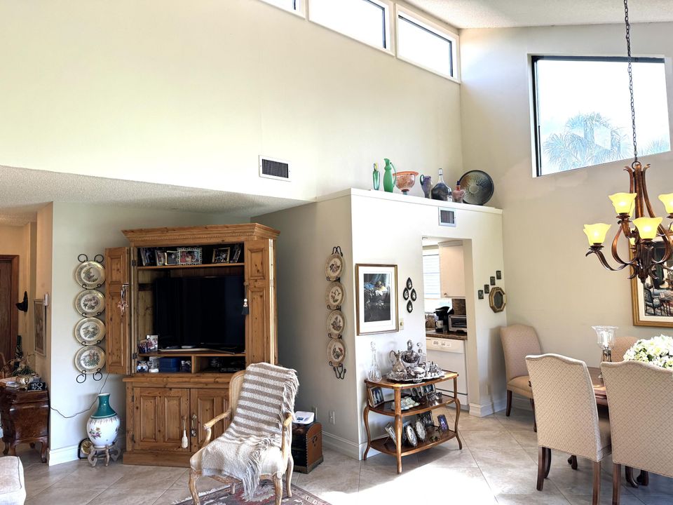 Active With Contract: $244,900 (2 beds, 2 baths, 1225 Square Feet)