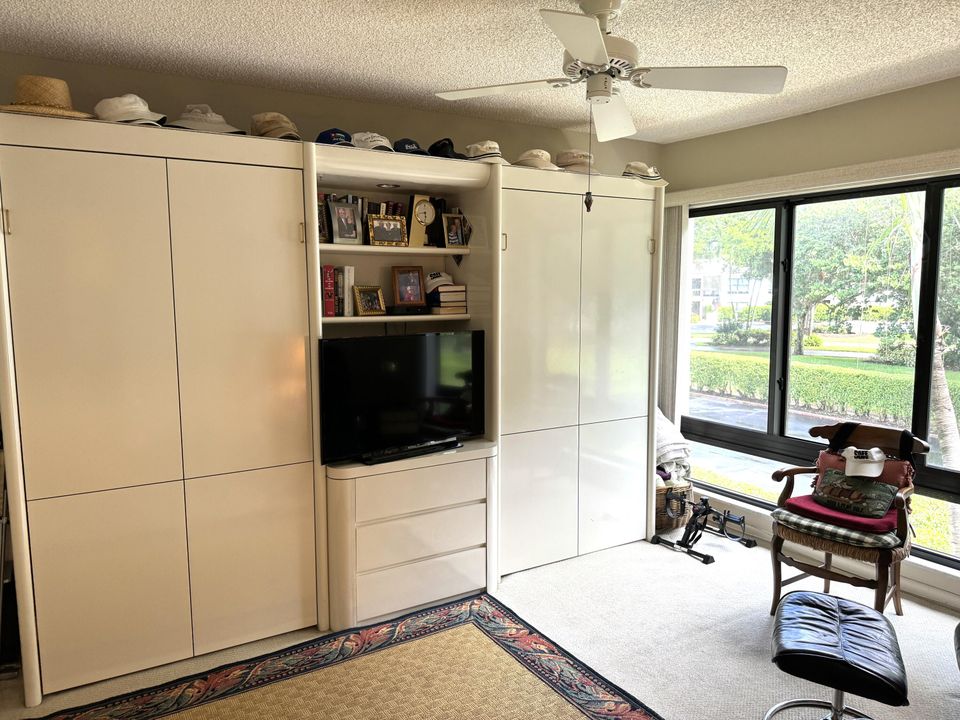 Active With Contract: $244,900 (2 beds, 2 baths, 1225 Square Feet)