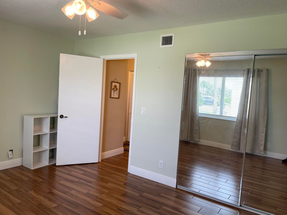 Active With Contract: $187,000 (2 beds, 2 baths, 1061 Square Feet)