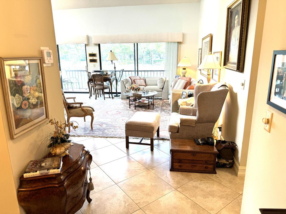 Active With Contract: $244,900 (2 beds, 2 baths, 1225 Square Feet)