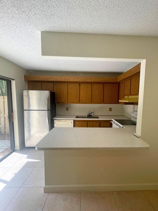 Active With Contract: $2,250 (2 beds, 2 baths, 1232 Square Feet)