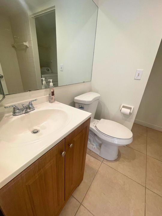 Active With Contract: $2,250 (2 beds, 2 baths, 1232 Square Feet)