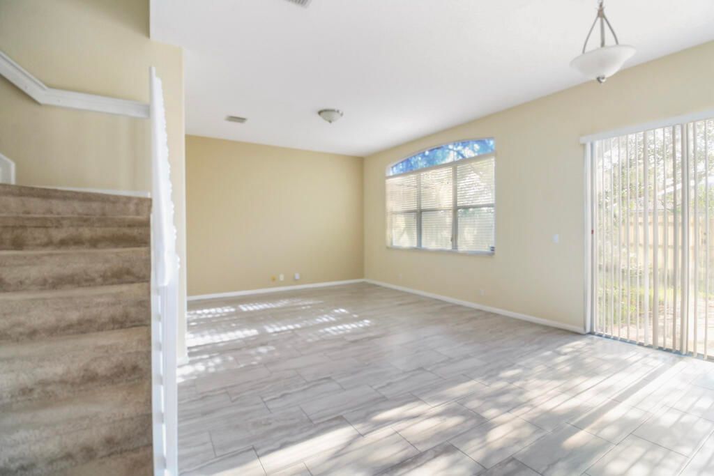 Active With Contract: $3,595 (4 beds, 2 baths, 2566 Square Feet)