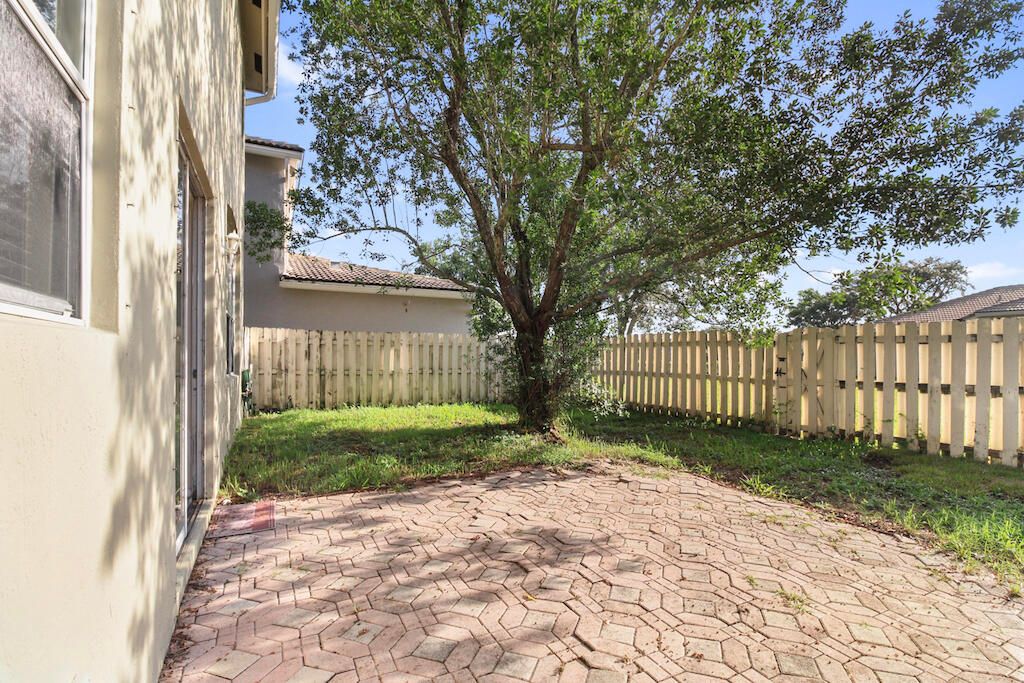 Active With Contract: $3,595 (4 beds, 2 baths, 2566 Square Feet)