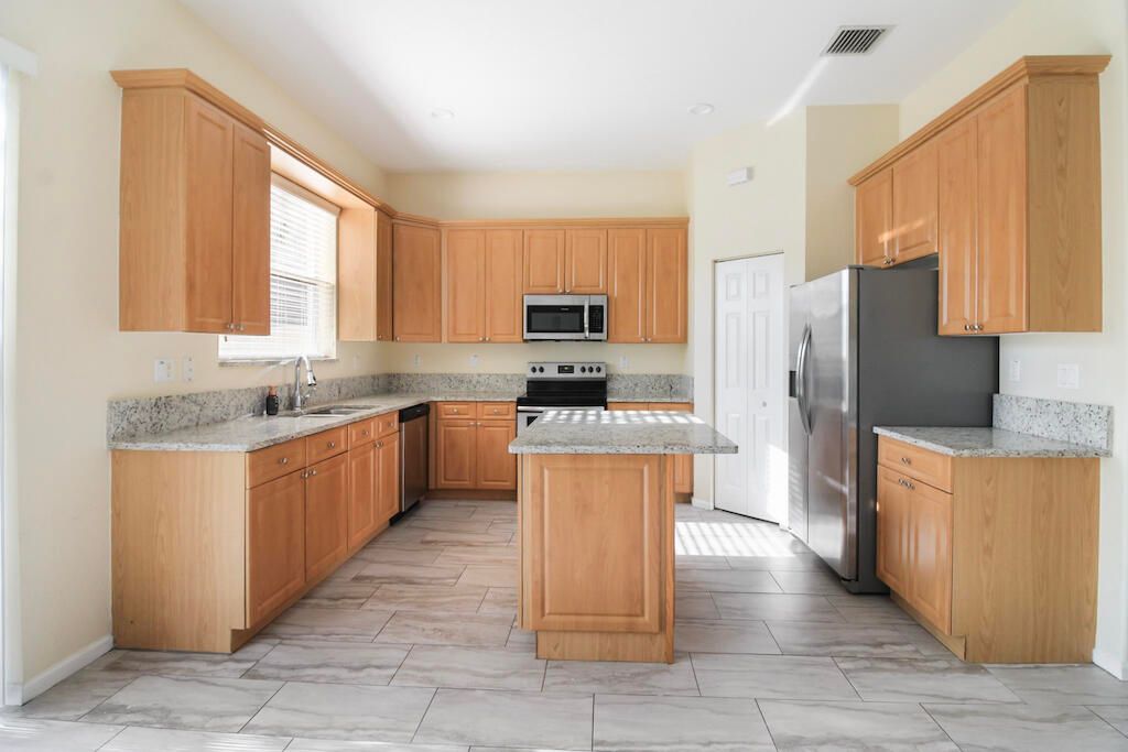 Active With Contract: $3,595 (4 beds, 2 baths, 2566 Square Feet)