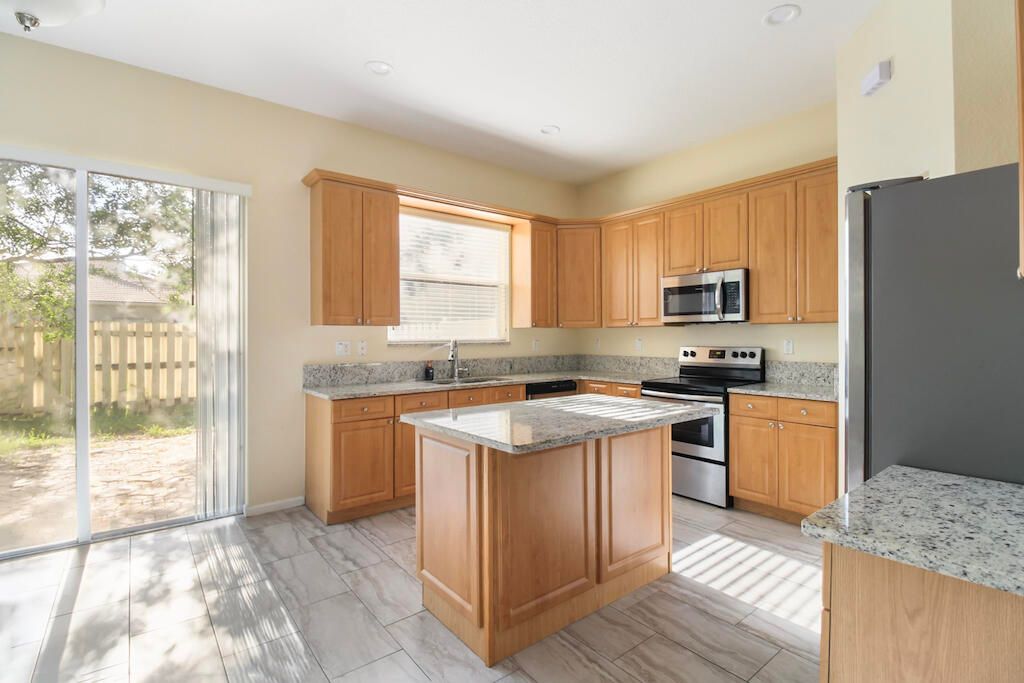 Active With Contract: $3,595 (4 beds, 2 baths, 2566 Square Feet)