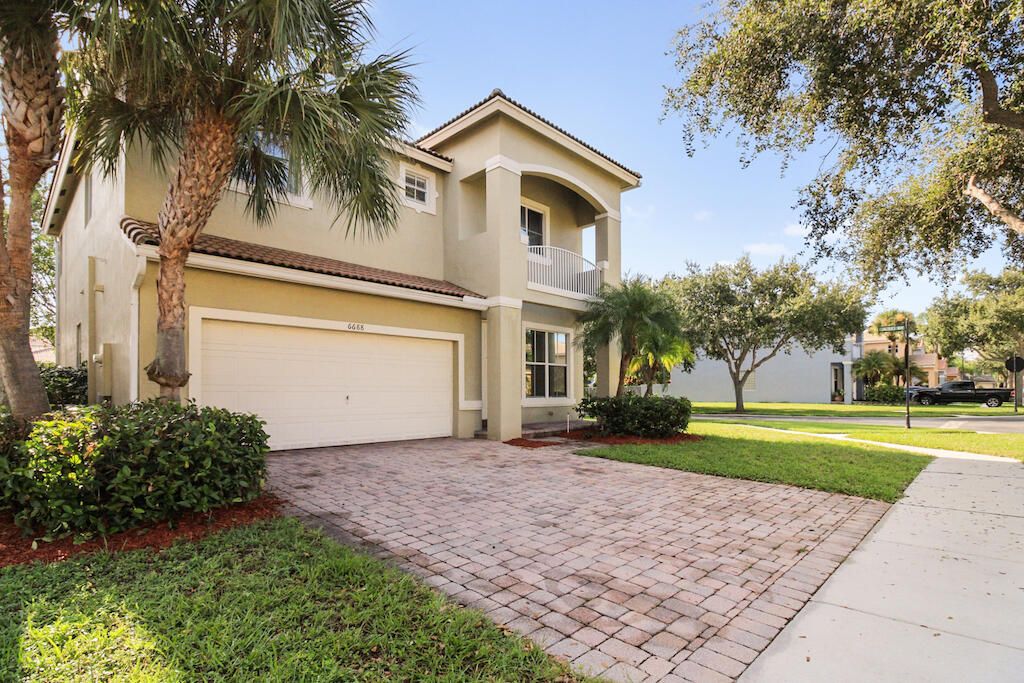 Active With Contract: $3,595 (4 beds, 2 baths, 2566 Square Feet)