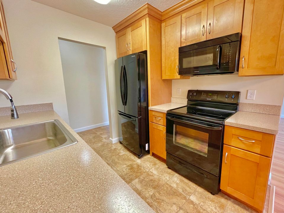 For Sale: $199,000 (1 beds, 1 baths, 864 Square Feet)