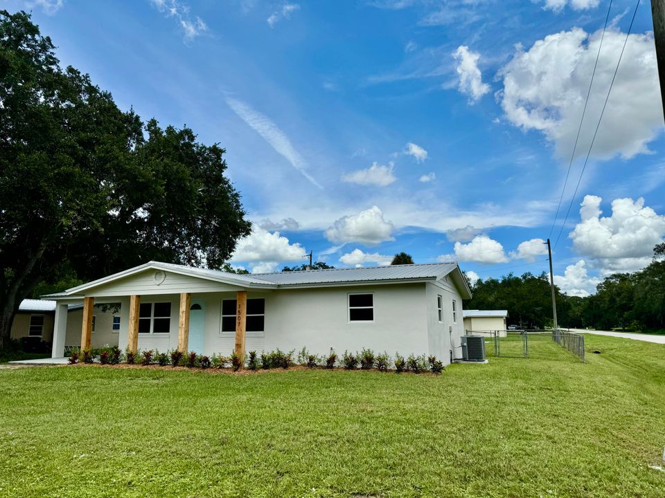 Active With Contract: $279,000 (3 beds, 2 baths, 1120 Square Feet)