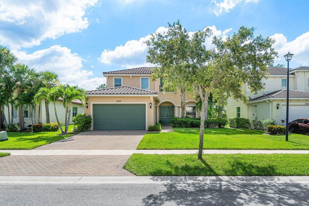 Active With Contract: $650,000 (4 beds, 3 baths, 2135 Square Feet)