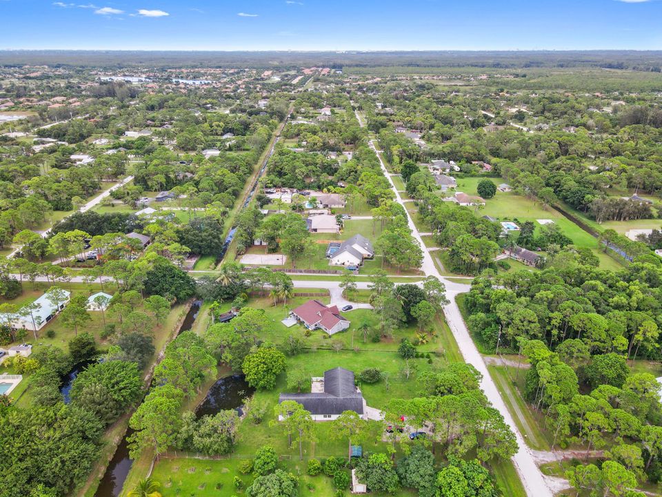 For Sale: $699,000 (4 beds, 3 baths, 2400 Square Feet)