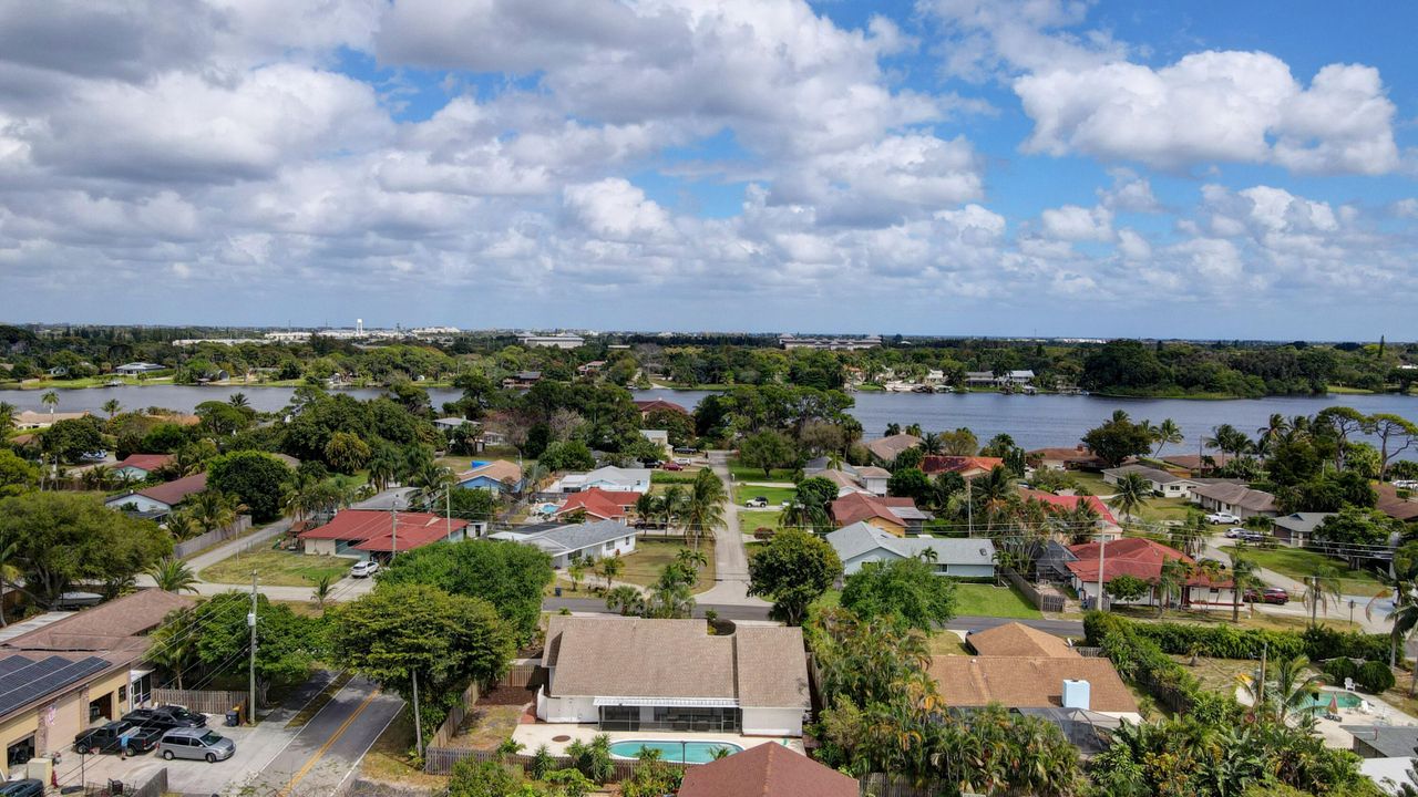 For Sale: $795,000 (3 beds, 2 baths, 2304 Square Feet)