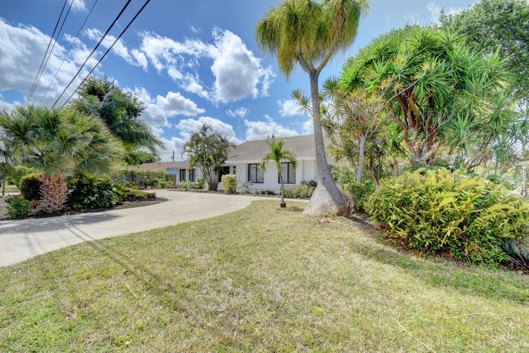 For Sale: $795,000 (3 beds, 2 baths, 2304 Square Feet)