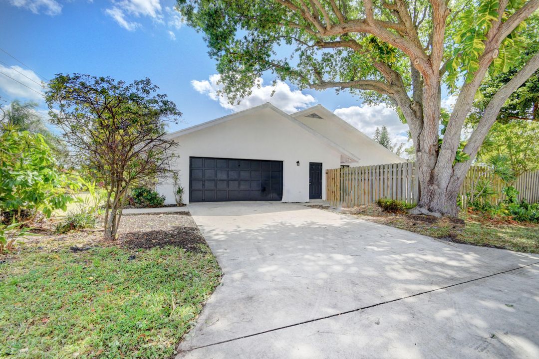 For Sale: $795,000 (3 beds, 2 baths, 2304 Square Feet)