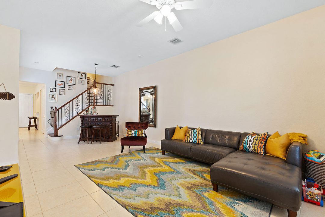 Active With Contract: $4,100 (3 beds, 2 baths, 2049 Square Feet)