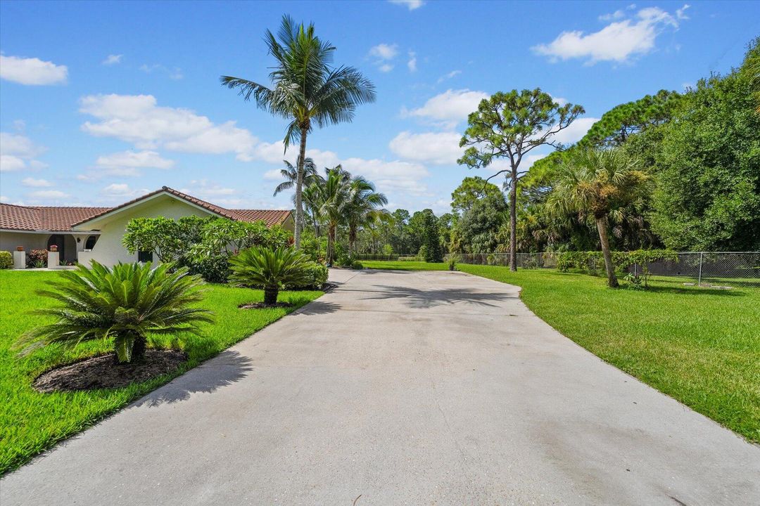 For Sale: $1,100,000 (3 beds, 2 baths, 2652 Square Feet)